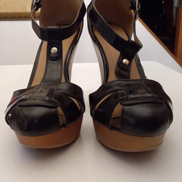 Charlotte Russe Black T Strap Sandals Wedge Heels Cap Toes Shoes Y2K VTG size 8 - Picture 4 of 8